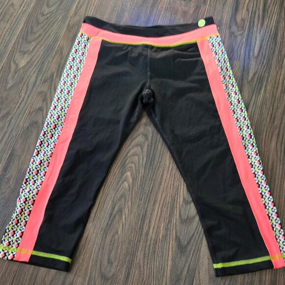 TRINA TURK Capri Style Athleisure/Athletic Leggings NWOT/SIZE XL - Picture 1 of 6